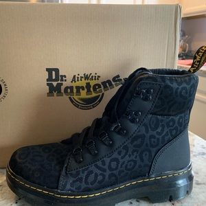 NWT Women’s Dr. Martens Leopard mesh boots